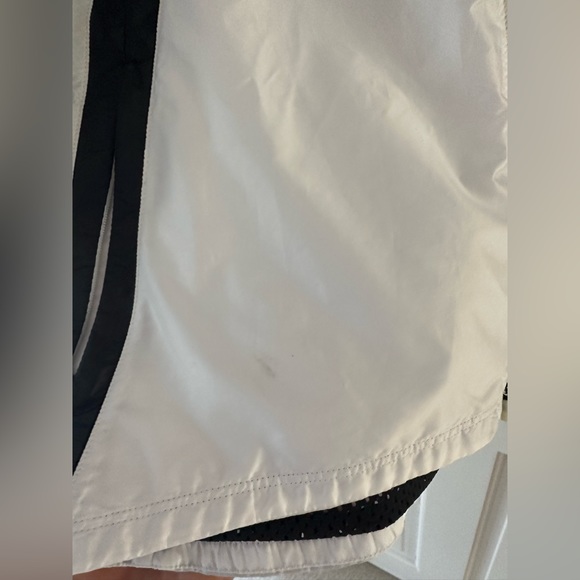 Under Armour Lightweight Ladies Jacket - Picture 9 of 9